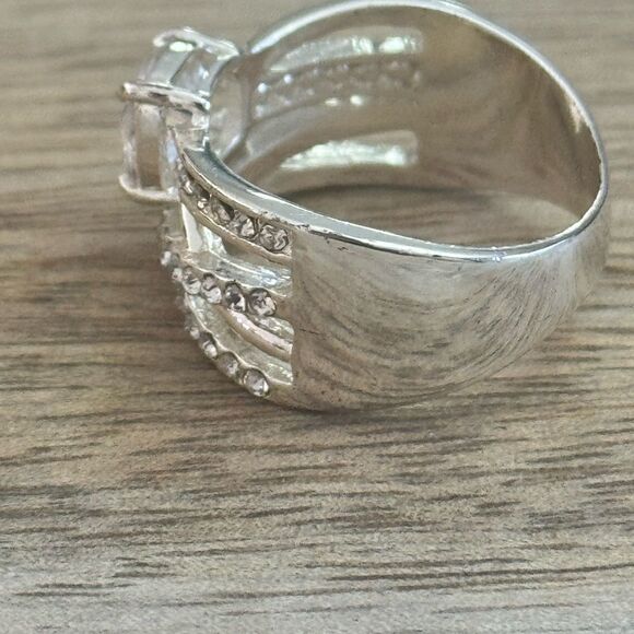 Silver Tone Fashion Ring Size 9 - Picture 2 of 4